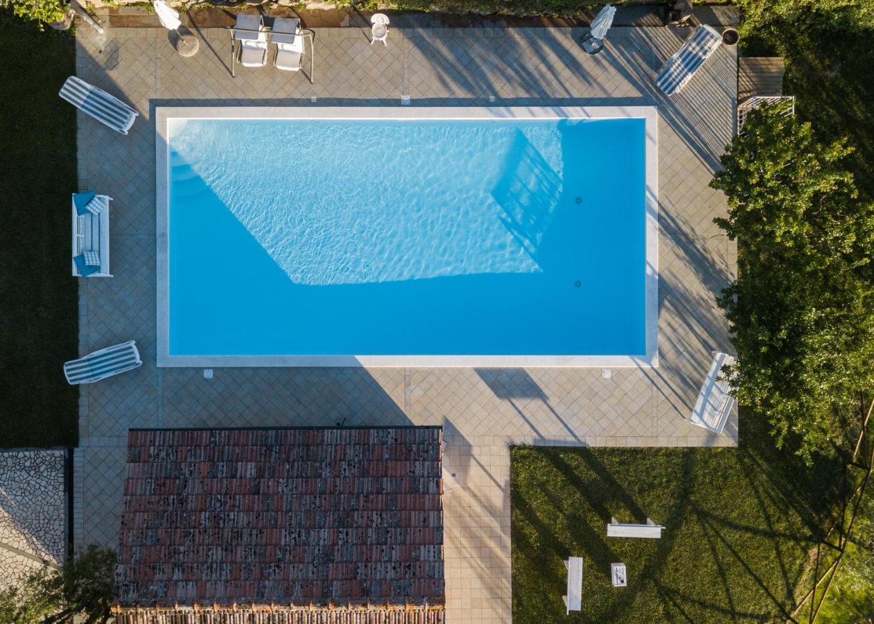 モンテッキオ Casa Claraヴィラ エクステリア 写真